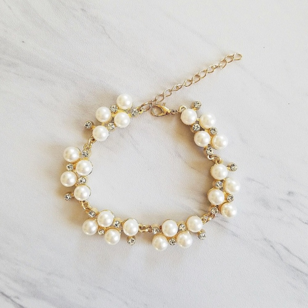 Shiny Crystal & Pearl Bracelet - Picture 4 of 4